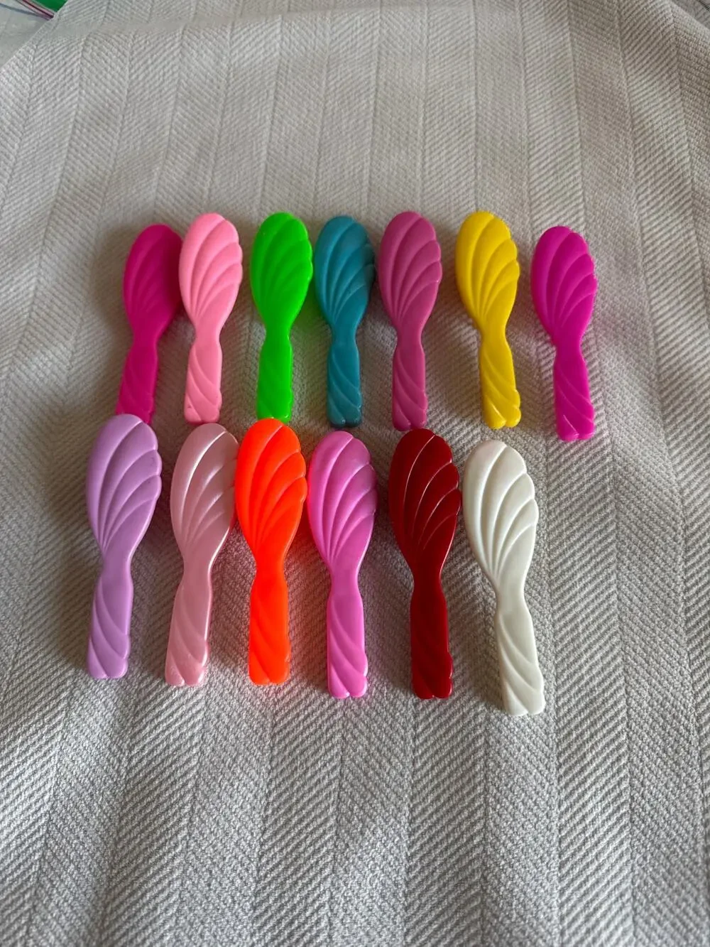 Mixed Lot of 10 Vintage Doll Hair Shell Brushes Assorted Colors Barbie